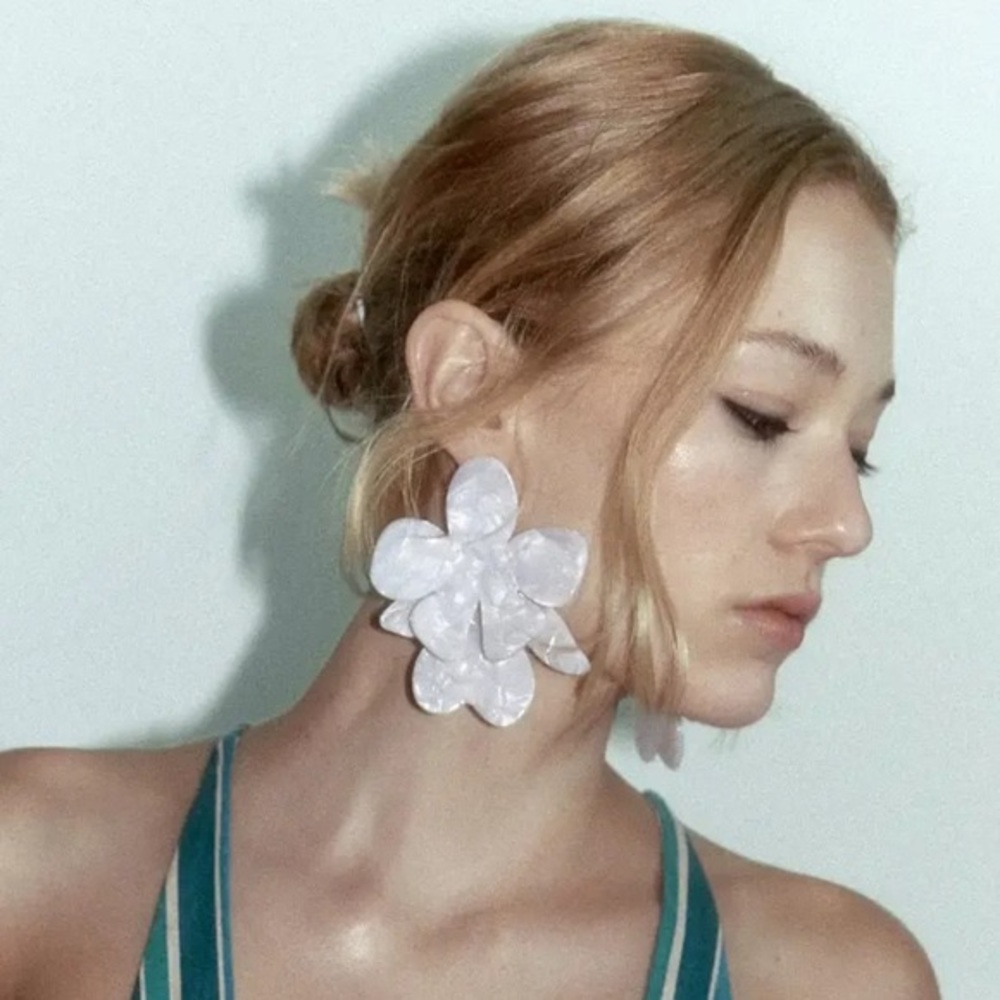 white acetate flower earrings